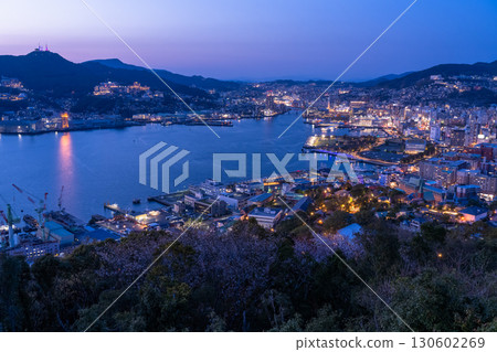 長崎縣：日本三大夜景之一－長崎市鍋冠山的夜景 130602269