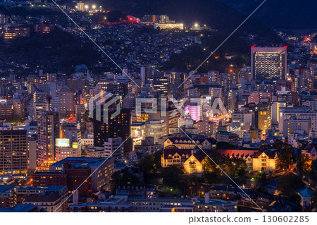 長崎縣:日本三大夜景之一-長崎市鍋冠山的夜景 長崎縣:日本三大夜景之一-長崎市鍋冠山的夜景 130602285