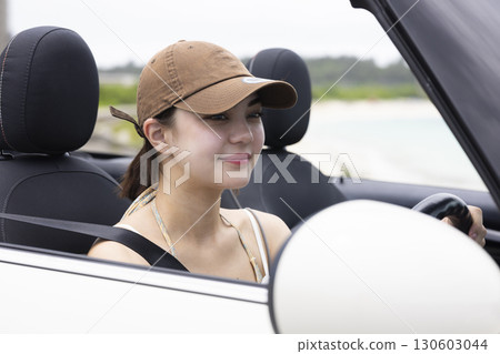 開車的可愛女人 130603044