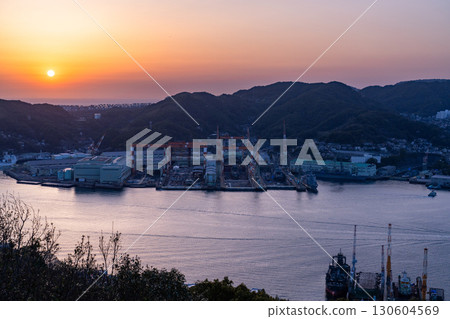 Nagasaki Prefecture: Evening view of the Nagasaki Port Shipyard and Mount Nabekanmuri 130604569
