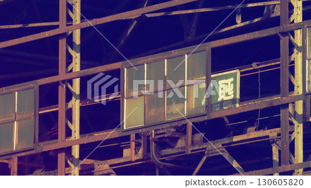 一座巨大的廢棄工廠正在拆除，那裡仍然流傳著令人毛骨悚然的謠言 130605820