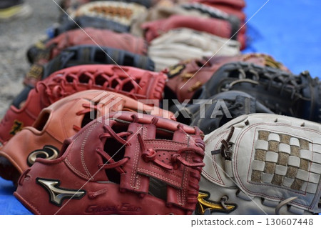 Unique gloves from baseball teams Unique gloves from baseball teams 130607448