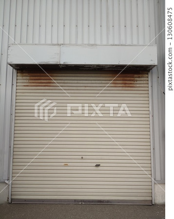 商店內安裝的用於運送商品的閘門 商店內安裝的用於運送商品的閘門 130608475