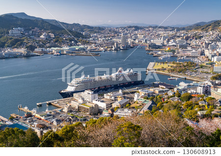 長崎縣：長崎市和鍋冠山的全景 130608913