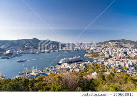 長崎縣：長崎市和鍋冠山的全景 130608915