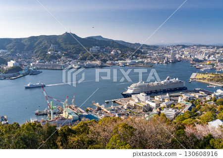 長崎縣:長崎市和鍋冠山的全景 長崎縣:長崎市和鍋冠山的全景 130608916