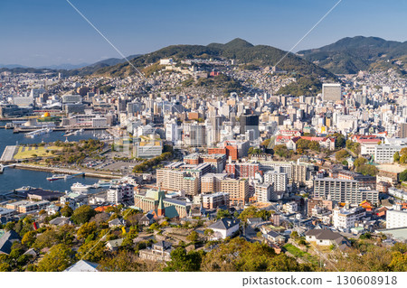長崎縣:長崎市和鍋冠山的全景 長崎縣:長崎市和鍋冠山的全景 130608918