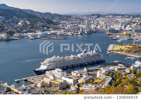 長崎縣：長崎市和鍋冠山的全景 130608919