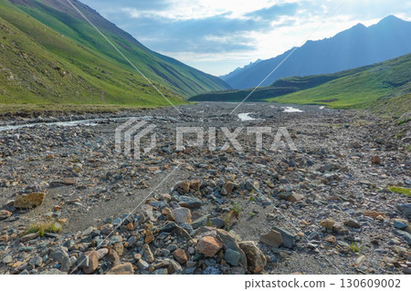 Kyrgyzstan_Trail along the Dongurme River 130609002
