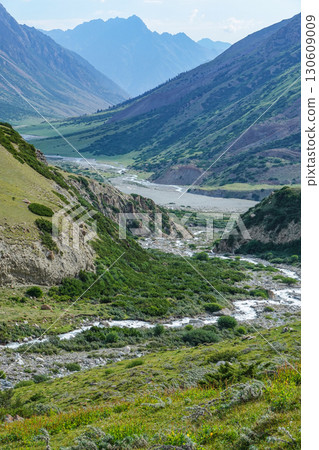 Kyrgyzstan_Trail along the Dongurme River 130609009