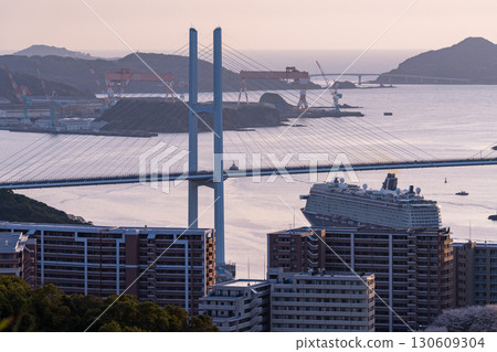 長崎縣:女神橋、豪華遊輪出發和鍋冠山的景色 長崎縣:女神橋、豪華遊輪出發和鍋冠山的景色 130609304