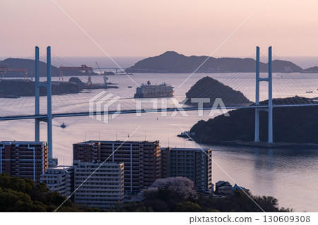 長崎縣:女神橋、豪華遊輪出發和鍋冠山的景色 長崎縣:女神橋、豪華遊輪出發和鍋冠山的景色 130609308