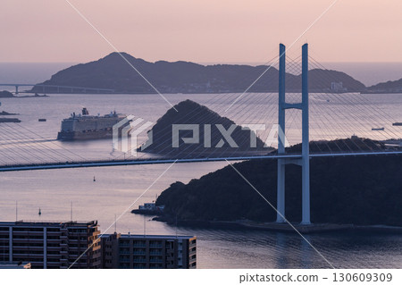 長崎縣:女神橋、豪華遊輪出發和鍋冠山的景色 長崎縣:女神橋、豪華遊輪出發和鍋冠山的景色 130609309