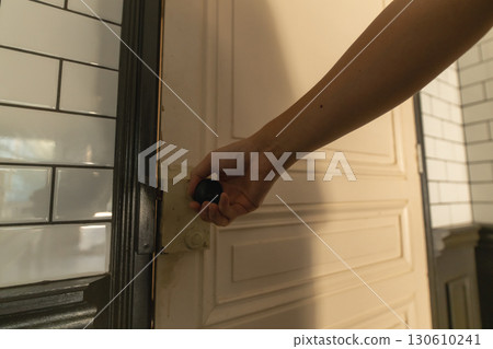 帶門的通道 130610241