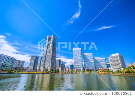 9月6日，日本橫濱城市景觀。橫濱市景，包括橫濱地標塔。 130610561