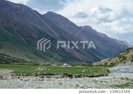 吉爾吉斯_沿著朱克河的小徑 吉爾吉斯_沿著朱克河的小徑 130613169