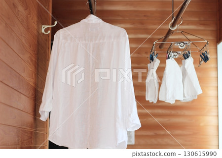 Drying a white shirt indoors Blouse White gauze Drying a white shirt indoors Blouse White gauze 130615990