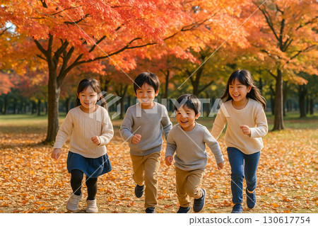 欣賞秋葉的人們 欣賞秋葉的人們 130617754