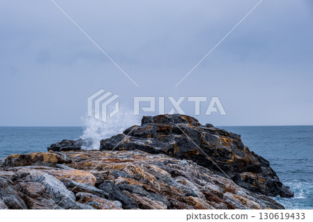 【#高知】海浪拍打在桂濱的岩石上 130619433