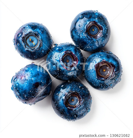 在白色背景的藍莓 130621082