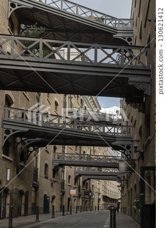 View along the iconic street of Shad Thames and features Victorian-era warehouse architecture. 130621412