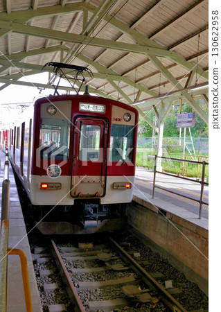 近鐵1431次列車停靠信貴山口站。近鐵1430系列列車,1431F編組。 近鐵1431次列車停靠信貴山口站。近鐵1430系列列車,1431F編組。 130622958