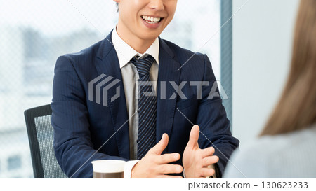 兩個商人，一男一女，開會 130623233
