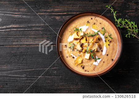 Chanterelle mushroom cream soup 130626518