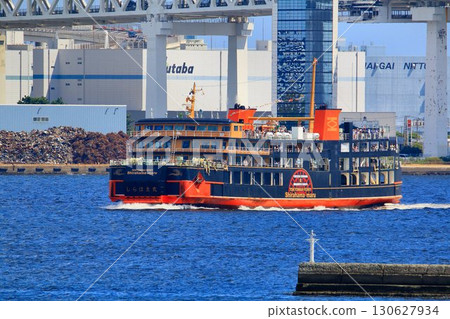 令和年間橫濱出現黑色船隻…搭乘特別遊輪【東京灣渡輪「白濱丸號」】造訪橫濱港 130627934