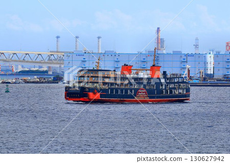 A black ship appears in Yokohama in the Reiwa era... We visited Yokohama Port on a special cruise [Tokyo Bay Ferry "Shirahama Maru"] 130627942