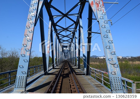 Railway bridge and railroad tracks 130628359