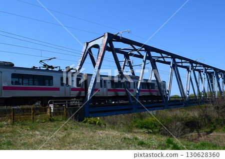 Railway bridge and railroad tracks 130628360