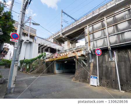 【品川區】多條公路與鐵路天橋的景象 130628636