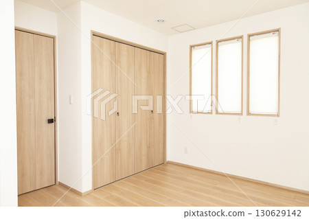 Sunny room 130629142