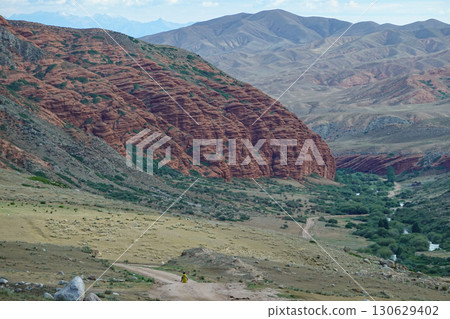 吉爾吉斯斯坦_久克河沿岸步道_達爾汗露頭 吉爾吉斯斯坦_久克河沿岸步道_達爾汗露頭 130629402