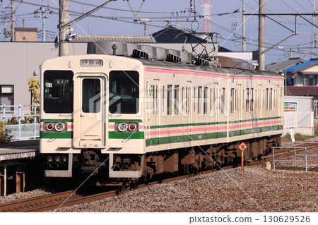 清晨運行於上越線上的107系列車_2010/11/28 130629526