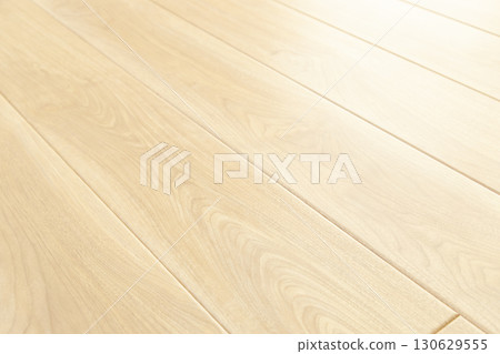 新房地板 130629555