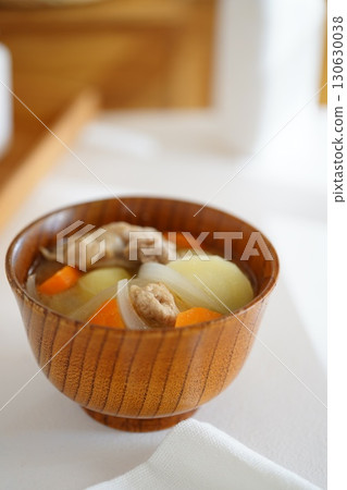 豬肉和蔬菜味噌湯 130630038