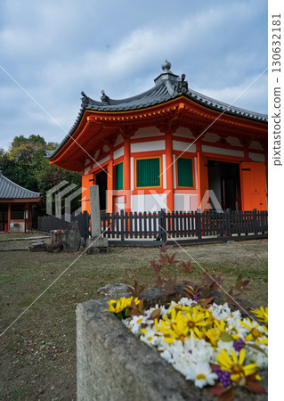 Photographing the vermilion-hued Hakkakudo Hall in Yawata, Kyoto Prefecture 130632181