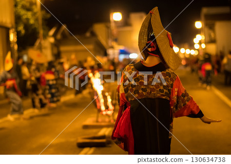 A woman wearing a straw hat and a hem-stitched kimono dances at the Nishimonai Bon Odori Festival in 2025 in Akita Prefecture. 130634738