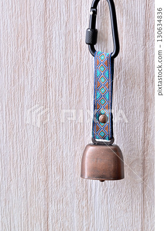 Bear bell with carabiner 130634836