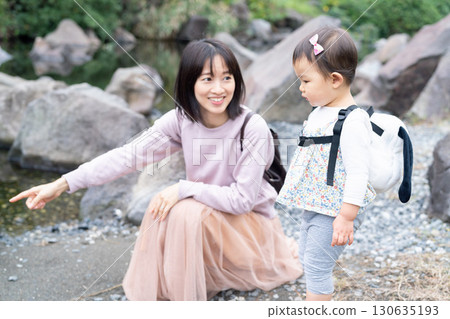 Japanese parent and child Japanese parent and child 130635193