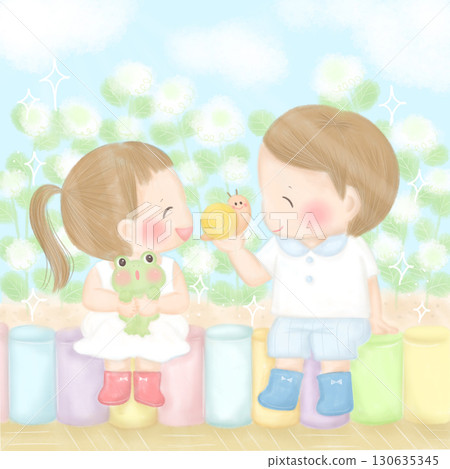 雨季陽光明媚的日子，孩子們在安娜貝爾花前聊天 130635345