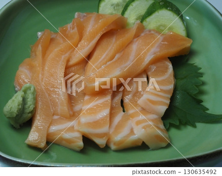 鮭魚刺身,老婆家常菜,在家吃晚飯,一家人幸福美滿 標題更改 鮭魚刺身,老婆家常菜,在家吃晚飯,一家人幸福美滿 標題更改 130635492