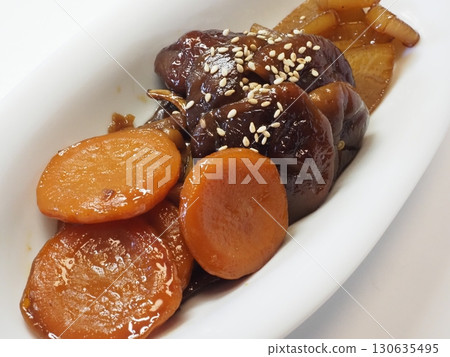 香菇胡蘿蔔燉菜,老婆的家常菜,在家吃晚飯,一家人幸福美滿 標題更改 香菇胡蘿蔔燉菜,老婆的家常菜,在家吃晚飯,一家人幸福美滿 標題更改 130635495