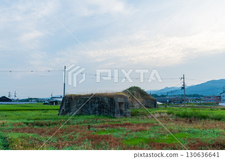 位於稻田中的舊柳本機場北防空洞景觀 130636641