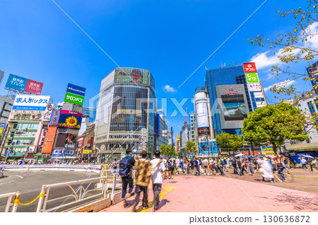 九月的東京街景。枯山水庭園已被拆除…澀谷忠犬八公像旁空出一片開闊的空間…熙熙攘攘的澀谷=1st 130636872