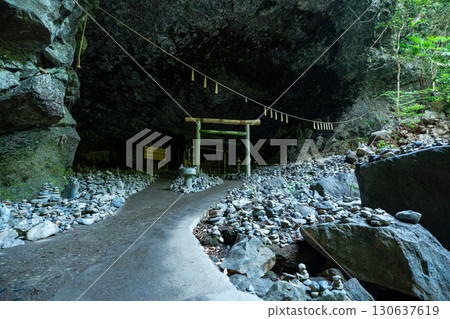[Takachiho Town, Miyazaki Prefecture] Amanoiwato Shrine, Amanoyasukawara 130637619