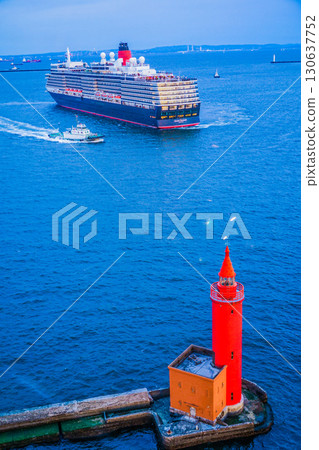 A luxury cruise ship (Queen Elizabeth) seen from Yokohama Skywalk 130637752