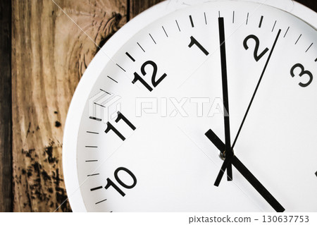 一個簡單的壁鐘的圖像 一個簡單的壁鐘的圖像 130637753